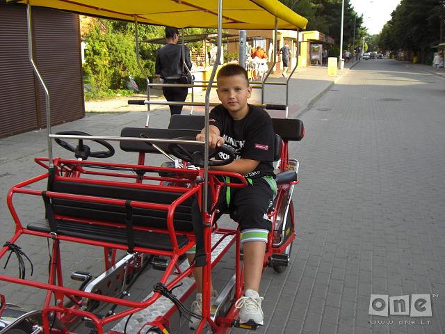 :) AŠ